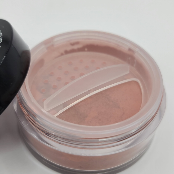 StudioMakeup Luminous Loose Blush Studio Makeup - Picture 9 of 9